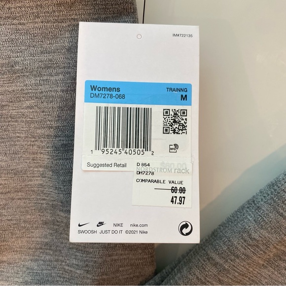 NWT NikeOne Women's Dri-FIT High-Rise Leggings - Picture 3 of 9